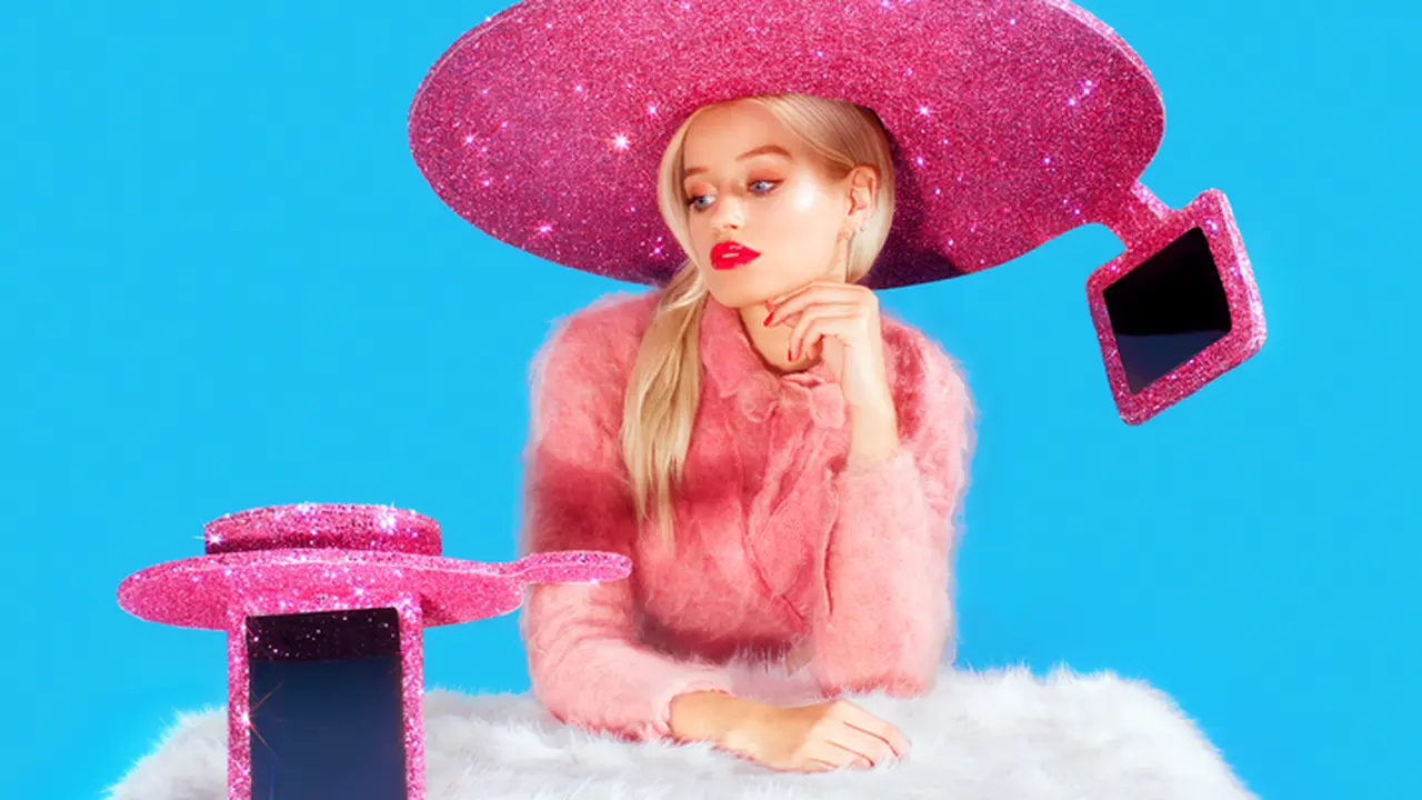 ‘Selfie Hat’ Pengganti Tongsis yang Siap Jadi Trend Fashion 2015