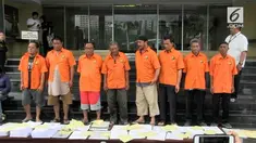 Polda Metro Jaya menangkap 11 orang komplotan mafia tanah di Bekasi, modus operandinya adalah dengan membuat surat tanah atau girik palsu yang dicap resmi dari Kecamatan.