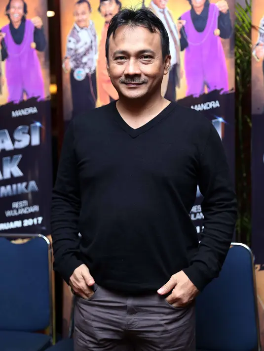 Adi Bing Slamet pun sangat yakin jika para penonton nanti tidak akan mengernyitkan dahi ketika menonton film ini. Menurutnya banyak adegan lucu yang dapat ditemukan dari film ini. (Nurwahyunan/Bintang.com)