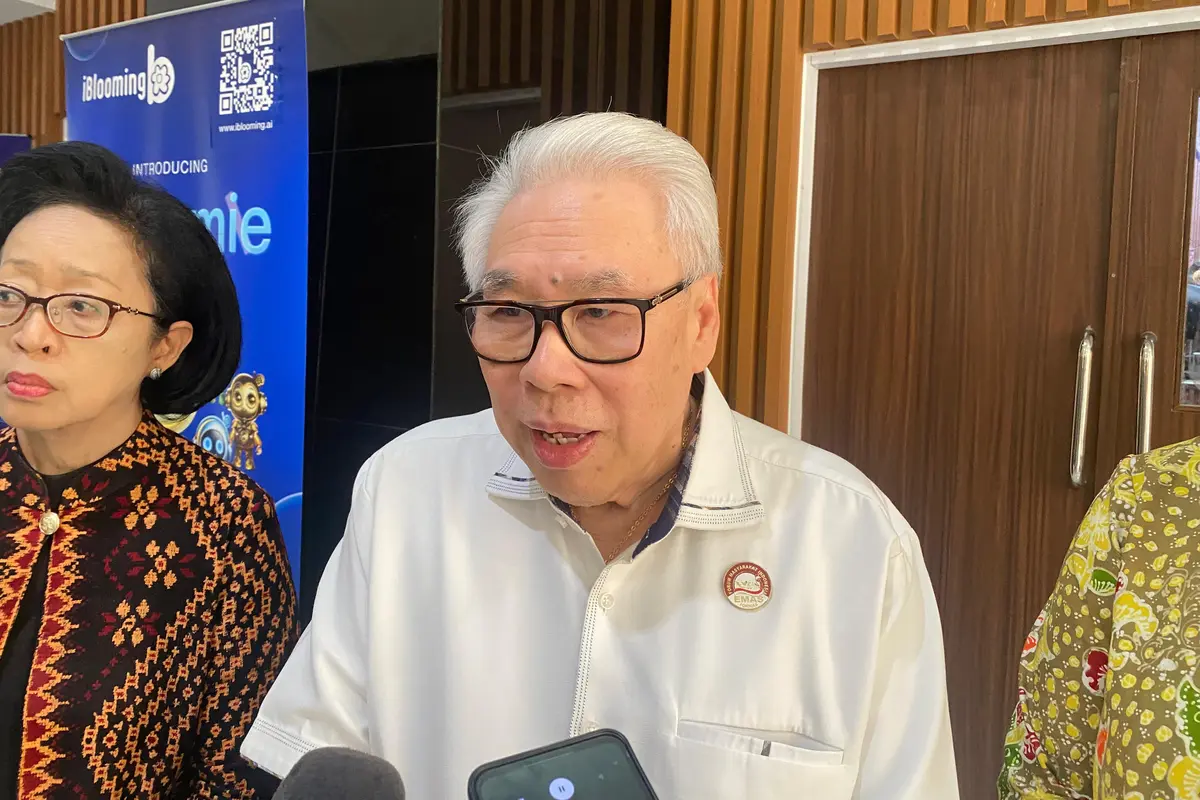 Ketua Umum Forum Masyarakat Indonesia Emas (Formas) Yohanes Handoyo Budhisejati saat menjawab pertanyaan sejumlah wartawan. (Liputan6/Rifqy Alief)