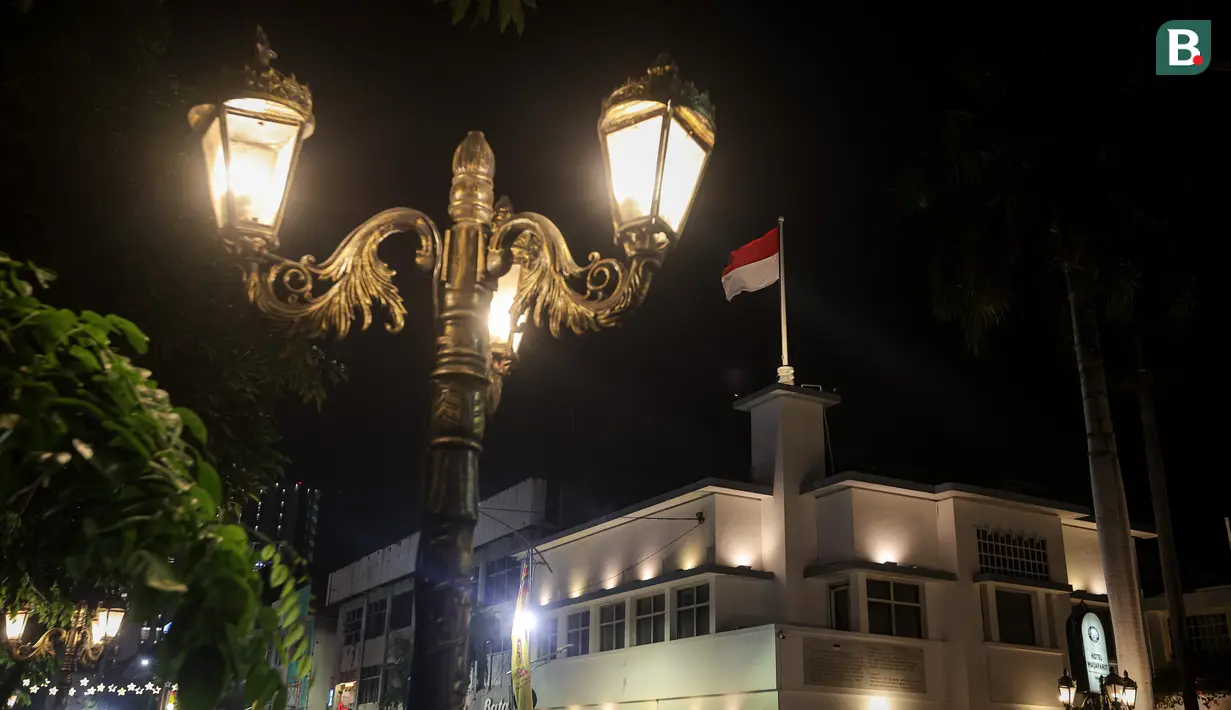 Bagunan bersejarah Surabaya, Hotel Yamato atau sekarang dikenal dengan Hotel Majapahit yang terletak di Jalan Tunjungan, Genteng, Surabaya, Selasa (14/11/2023). (Bola.com/Bagaskara Lazuardi)