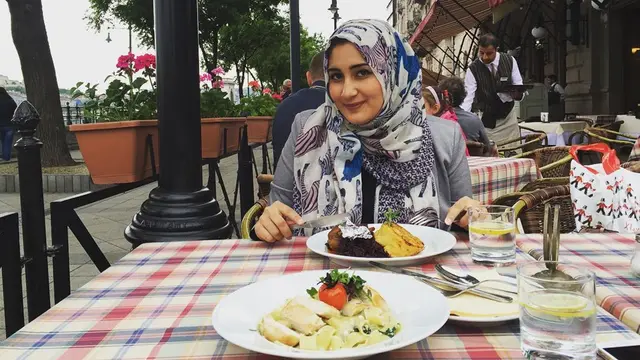 Gaya Modis Tania Nadira dalam Balutan Hijab