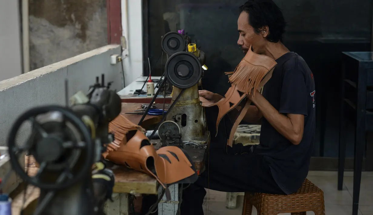 Tegep boots merupakan salah satu produk unggulan sepatu bot kulit buatan tangan Indonesia yang popular dan telah menembus pasar internasional dengan banyak pelanggan setia di Amerika Serikat dan Eropa. (Timur MATAHARI/AFP)