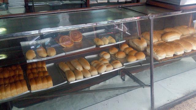 Kisah 4 Toko Roti Tua Paling Dicari di Bandung 