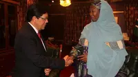 Dubes RI untuk Senegal merangkap Gambia Mansyur Pangeran melakukan pertemuan dengan Wapres Gambia Fatoumata Tambajang (Foto:Kemlu.go.id)