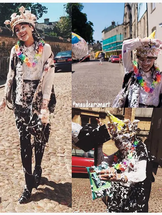 Kurang dari tiga tahun menimba ilmu, Maudy resmi menyandang S1. Biasanya, untuk lulus S1 butuh waktu empat tahun. Pelantun lagu Perahu Kertas itu lulus diketahui dari foto-foto di akun Instagramnya. Ia mengunggah beberapa foto bareng temannya. (Instagram)