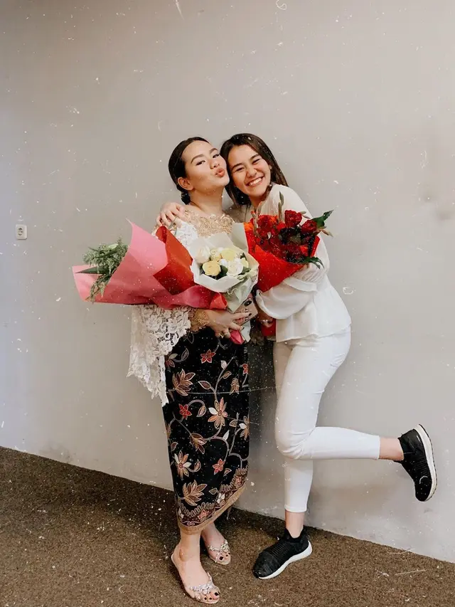 7 Potret Kebersamaan Zahwa dan Aaliyah Massaid, Sibling Goals Banget