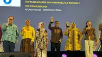CEO PT Migas Perseroda Apung Widadi menerima penghargaan sebagai Top CEO BUMD. Foto: liputan6.com/edhie prayitno ige&nbsp;