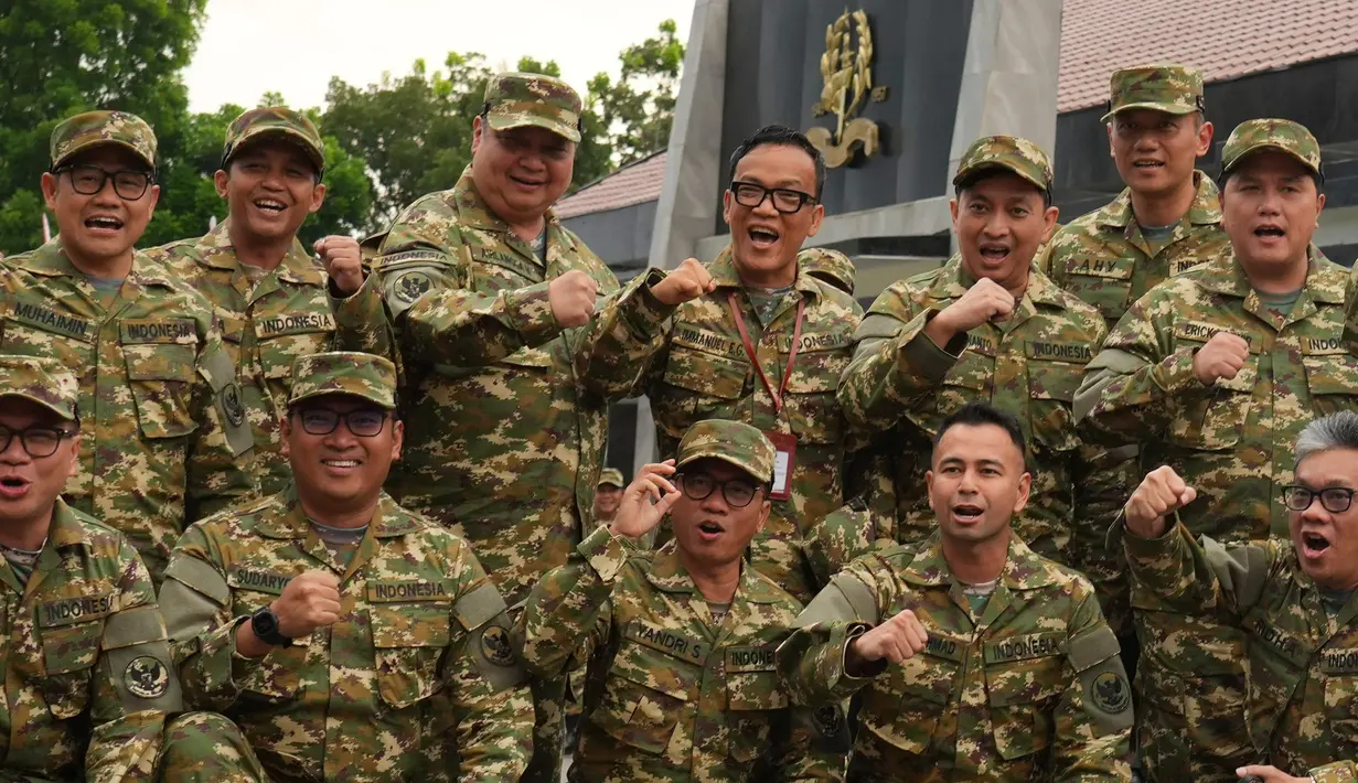 Acara retreat dimulai sejak pukul 04.00 WIB dan seluruh peserta retreat memakai seragam. (AP Photo/Achmad Ibrahim)