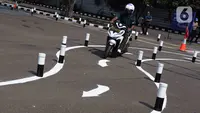 Perubahan materi ujian praktek SIM C lintasan menjadi sebuah sirkuit yang mengakomodir empat materi ujian praktik dengan ukuran yang sudah diperlebar dan tanpa materi zig-zag atau slalom, uji membentuk angka 8 digantikan dengan ujian membentuk huruf S, dan ukuran lintasan diperbesar dari ukuran 1,5 kali lebar kendaraan menjadi 2,5 kali lebar kendaraan. (merdeka.com/Imam Buhori)