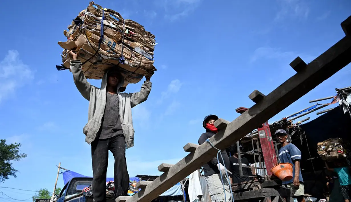 "Di sini kita juga mengajak masyarakat untuk memilah, mengolah, dan memanfaatkan sampah sehingga nantinya yang terbuang hanyalah residu saja," katanya. (SONNY TUMBELAKA/AFP)