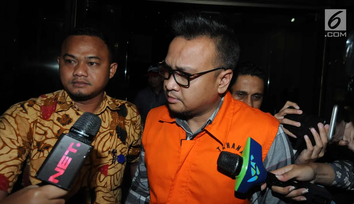 Keponakan Ketua DPR Setya Novanto, Irvanto Hendra Pambudi Cahyo Cahyo usai menjalani pemeriksaan perdana di KPK, Jakarta, Jumat (9/3). Irvanto ditahan untuk 20 hari di Rutan Guntur KPK," kata juru bicara KPK Febri Diansyah. (Merdeka.com/Dwi Narwoko)