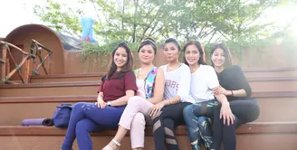 Girls Squad, bukan nama sebuah Girl Band ataupun grup musik melainkan sekumpulan selebriti dan sosialita. Mereka adalah Jessica Iskandar, Marshanda, Chacha Frederica, Nia Ramadhani, Dr. Irene, Karenina Sunny, dan lainnya. (Adrian Putra/Bintang.com)