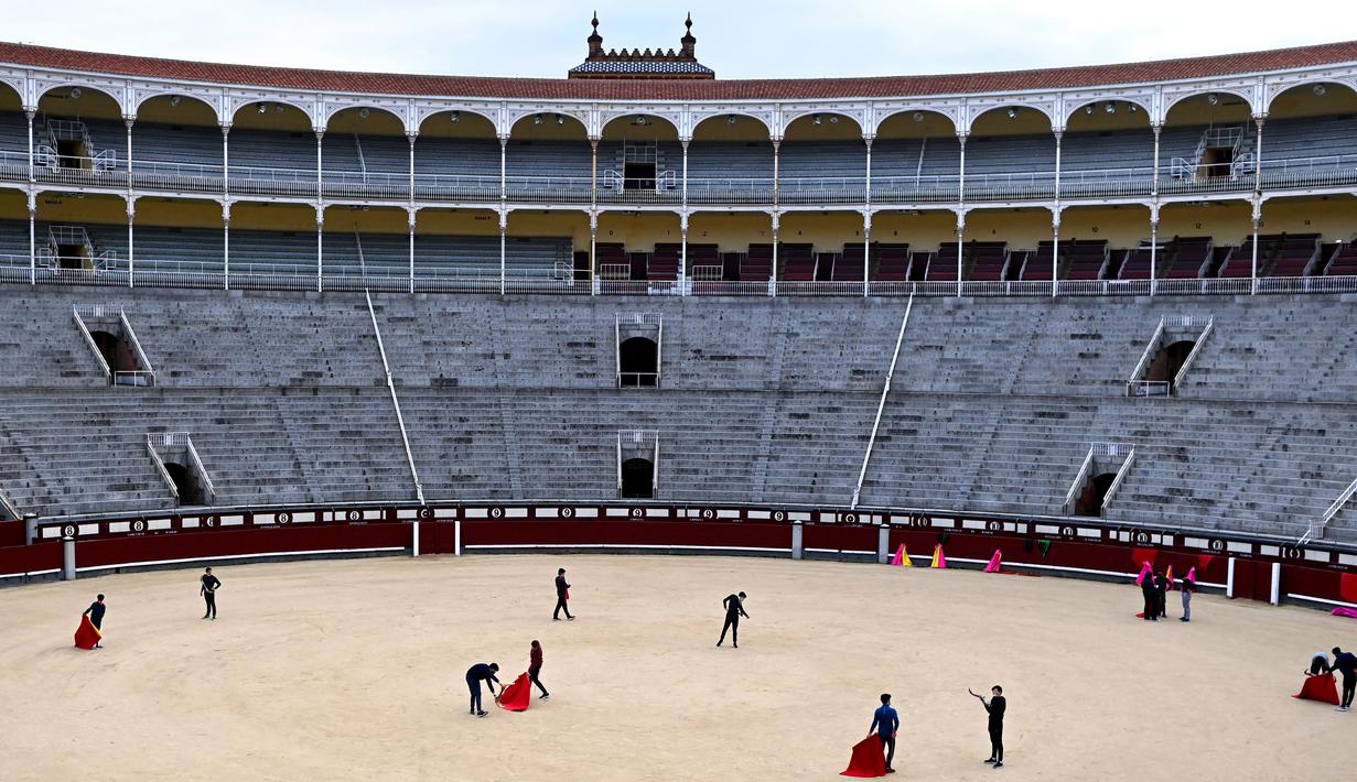 Las Ventas yang merupakan ring adu banteng terbesar di Spanyol  ini nantinya menjadi saksi petarung-petarung muda saat mereka memperlihatkan keahlian mereka menjadi matador yang berhasil. (Foto: AFP/Gabriel Bouys)