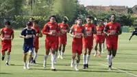 PSM Makassar saat sesi latihan di Yogyakarta jelang melawan PSIS. (Bola.com/Abdi Satria)