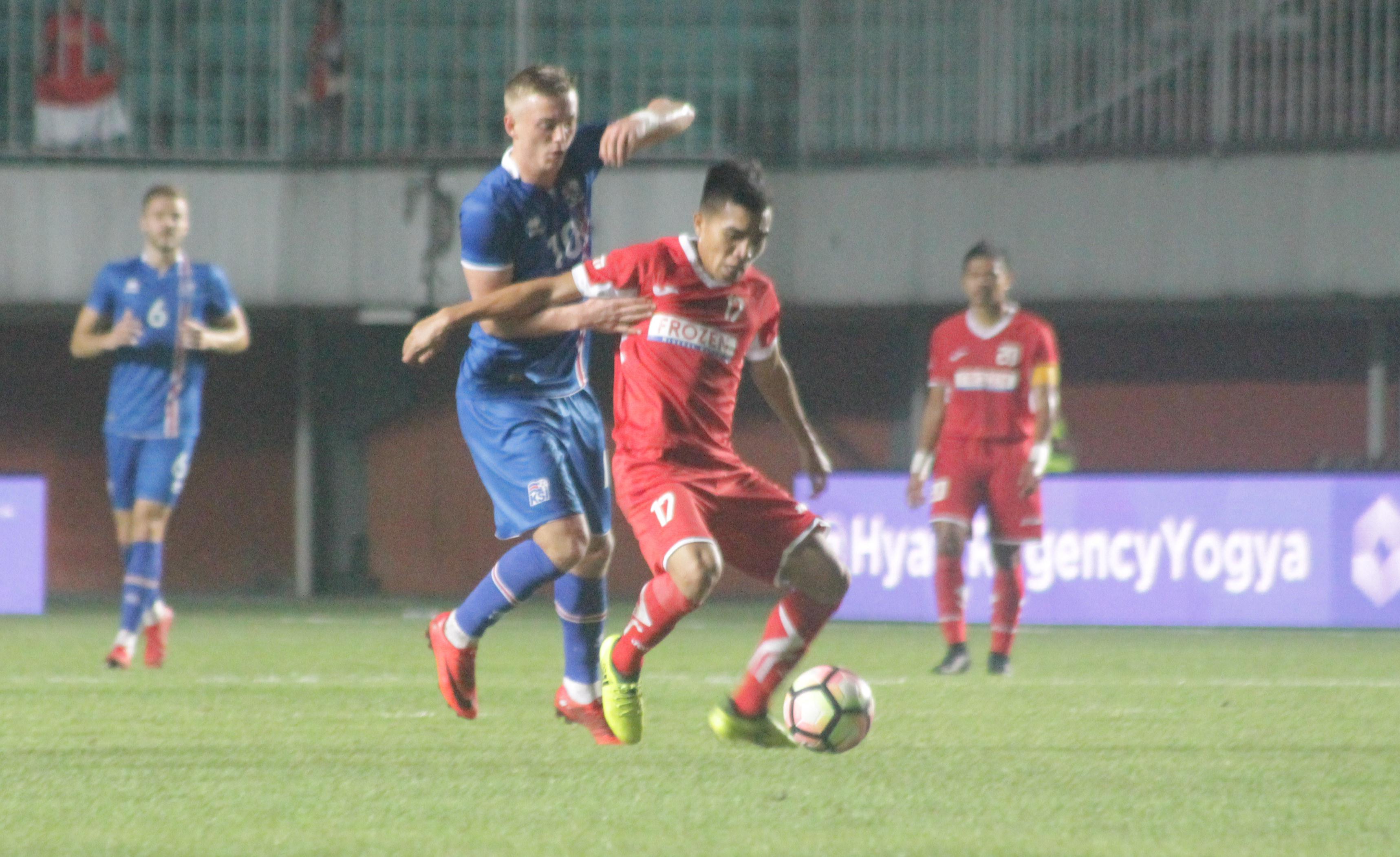 Timnas Islandia menang 6-0 dalam laga uji coba melawan Indonesia Selection, Kamis (11/1/2018) di Stadion Maguwoharjo, Sleman. (Bola.com/Ronald Seger)