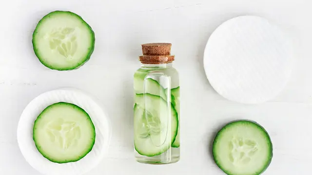 Face mist timun/copyright shutterstock