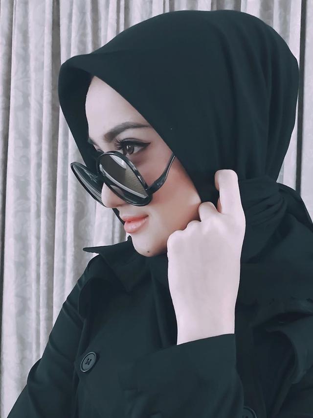 Putuskan Berhijab, Ini 6 Potret Terbaru Marcella Simon yang Memesona