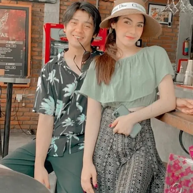 Dikabarkan Putus, Ini 6 Momen Kebersamaan Arbani Yasiz dan Syahra Larez