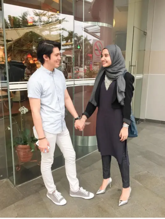 Irwansyah dan Zaskia selalu kompak dalam bisnis butik milik Zaskia.  (viainstagram@zaskiasungkar15/Bintang.com)