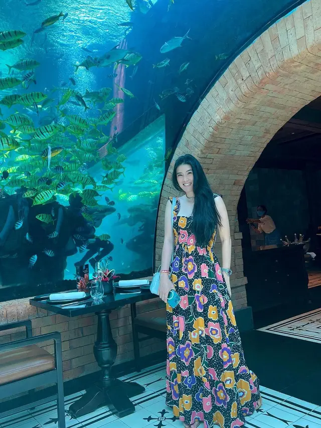 Lepas Hijab, Ini 7 Potret Terbaru Stevi Agnecya Saat Liburan di Bali yang Tuai Sorotan