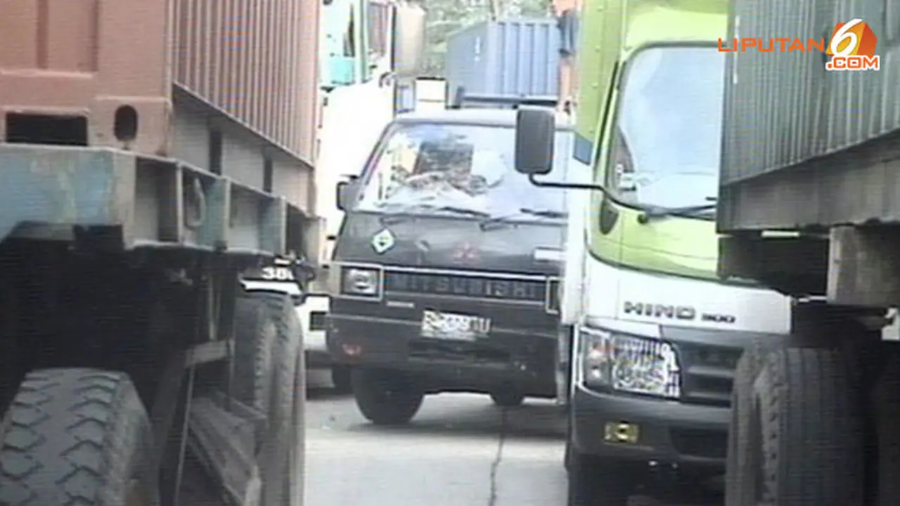 priok-macet-lagi130722d.jpg
