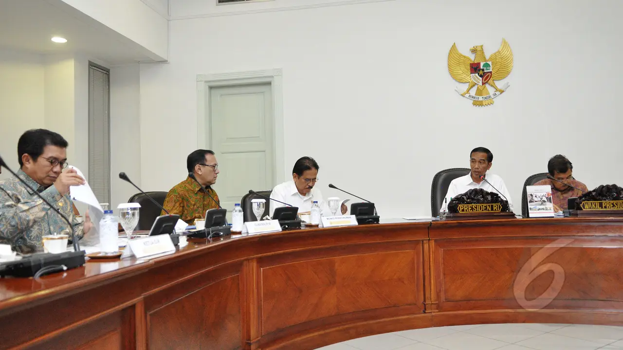 Rupiah Anjlok, Jokowi Gelar Rapat Terbatas