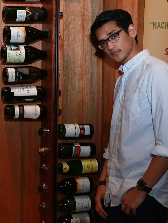 "Pertama-tama saya senang bisa dikasih kepercayaan oleh SCTV untuk bisa tampil. Soal penampilan nanti akan berbeda dan lebih terkonsep. Saya akan berduet dengan salah satu penyanyi legendaris Indonesia," tutur Afgan. (Deki Prayoga/Bintang.com)