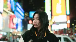 Penampilan Azizi Shafaa Asadel alias Zee JKT48 saat berada di Amerika Serikat. (Foto: Instagram/jkt48.zee)