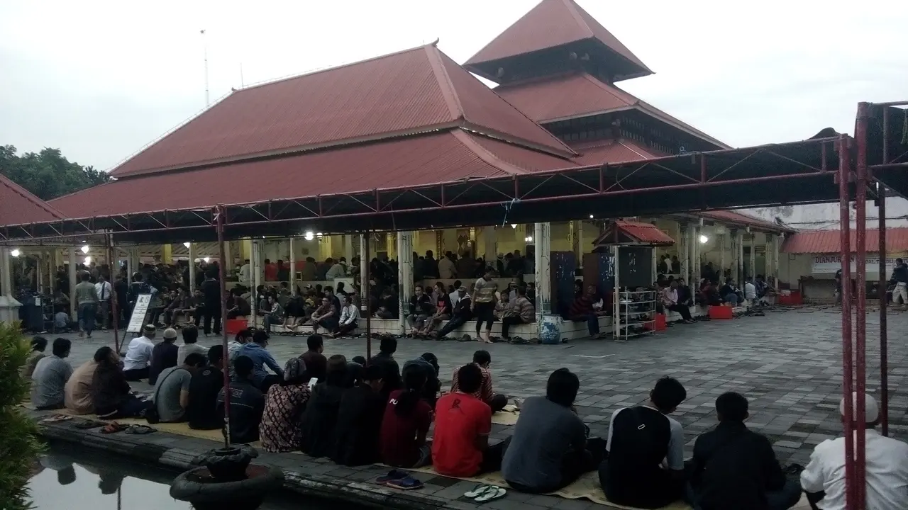 Takjil, Masjid Kauman