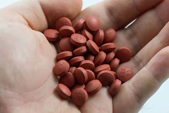 Ibuprofen, obat pengurang rasa sakit dan penurun demam. (Sumber Wikimedia/Derrick Coetzee)