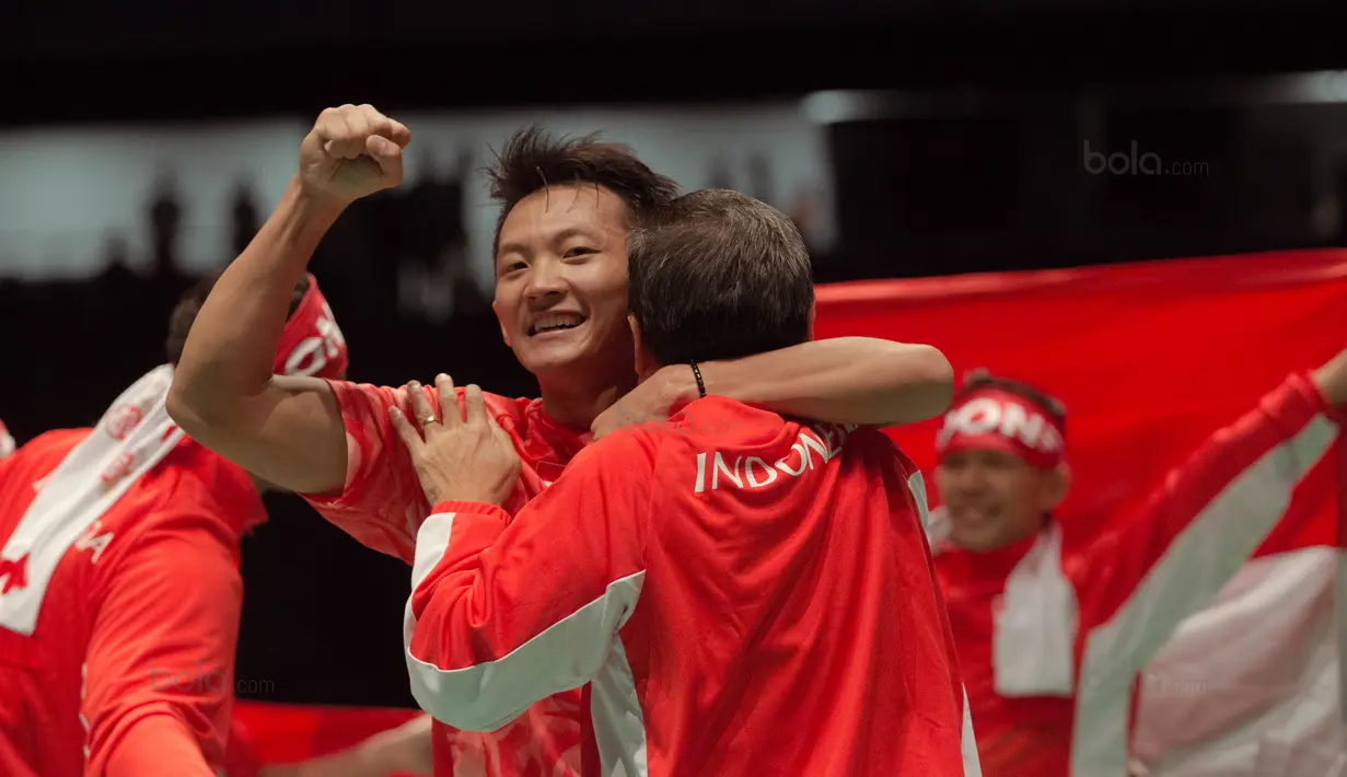 Ihsan Maulana  mengepalkan tangan usai mengalahkan pebulu tangkis Malaysia Lee Zii Jia pada final Bulutangkis beregu putra SEA Games 2017 di Axiata Arena, Malaysia, Kamis (24/8). Indonesia meraih medali emas. (Bola.com/Liputan6.com/Faizal Fanani)