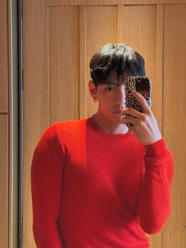 Gaya V BTS selama di Paris bikin curi perhatian. [@thv]