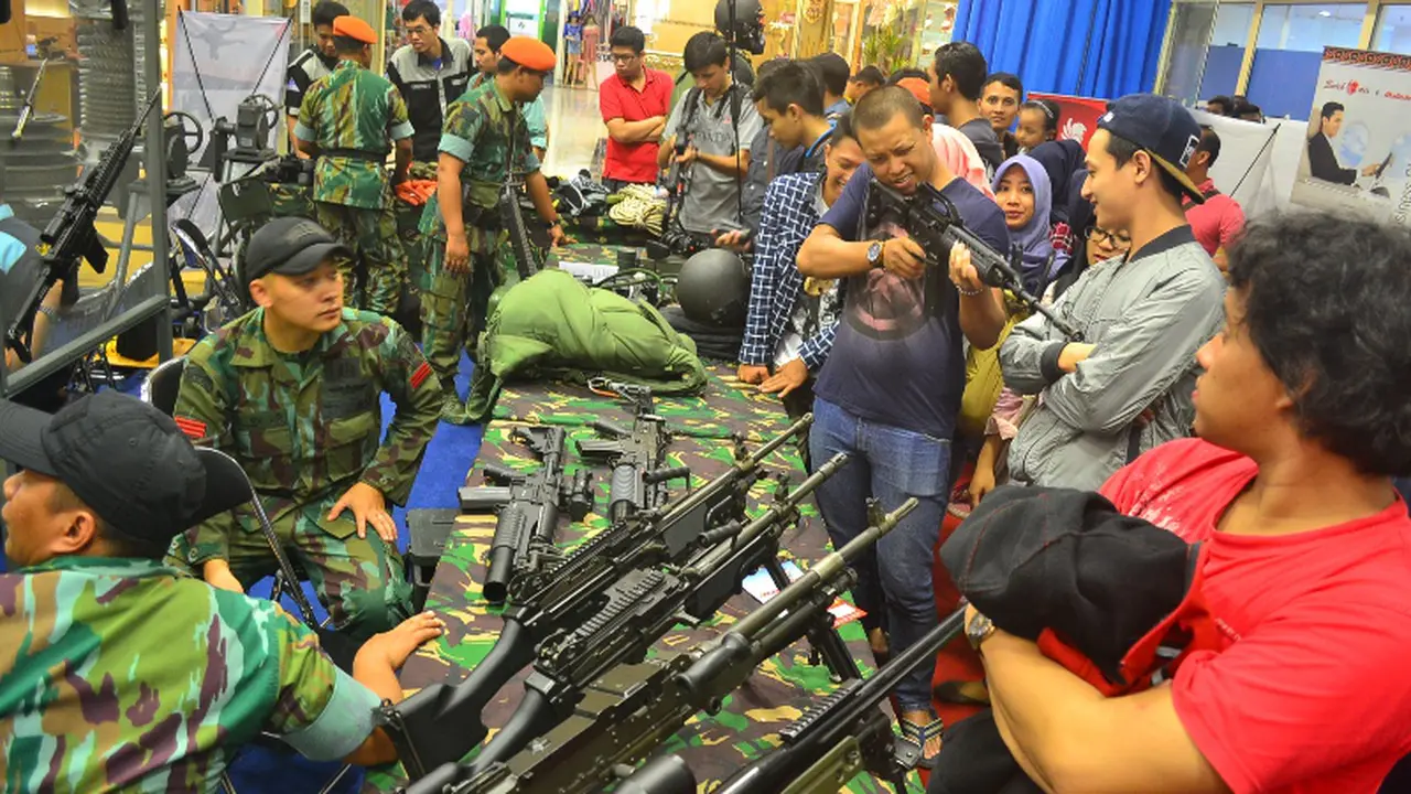 Gelar Pameran di Mal, Senjata SS2 Milik TNI AU Diserbu Warga 