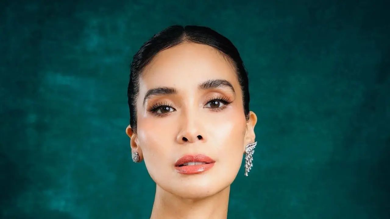 6 Adu Gaya Marsha Timothy dan Davika Hoorne Hadiri Gala Premiere Kang Mak From Pee Mak, Sama-sama Jadi Hantu di Film