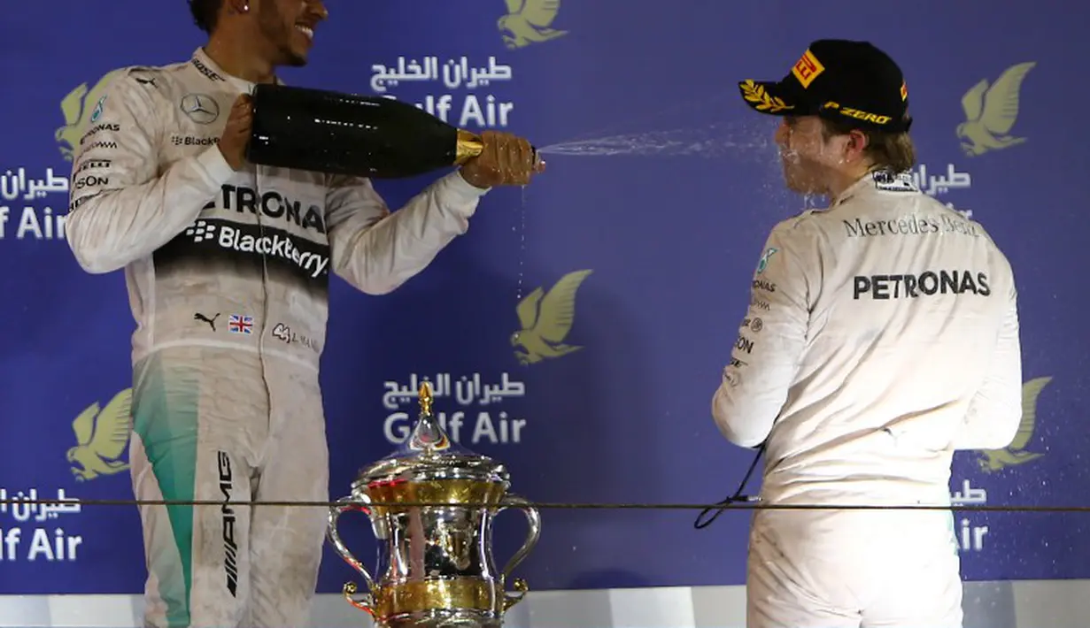 Lewis Hamilton dan Nico Rosberg selalu berpesta dalam empat seri awal ini. (photo by AFP/MARWAN NAAMANI)
