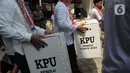 Dalam simulasi ini, terdapat tujuh orang orang yang berperan sebagai kelompok Penyelenggara Pemungutan Suara (KPPS) dan ada juga berperan sebagai saksi. (merdeka.com/Imam Buhori)