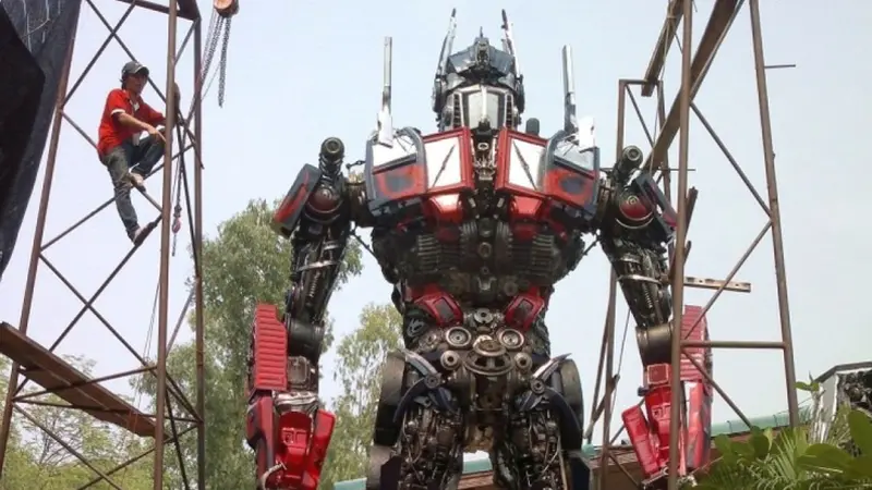 Terinspirasi Transformers, Pria Ini Buat Replika Optimus Prime