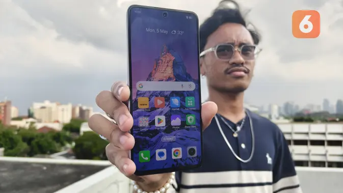 <p>Realme 14T 5G yang baru saja meluncur di Indonesia. (Liputan6.com/Agustinus M. Damar)</p>