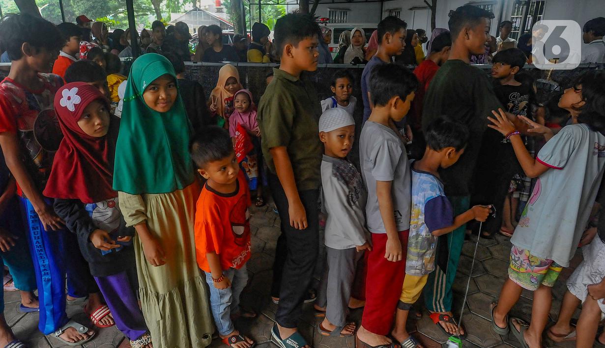 Untuk kegiatan tersebut, Masjid Wihdatul Ummah mendapat dana dari sumbangan warga sekitar. (merdeka.com/Arie Basuki)