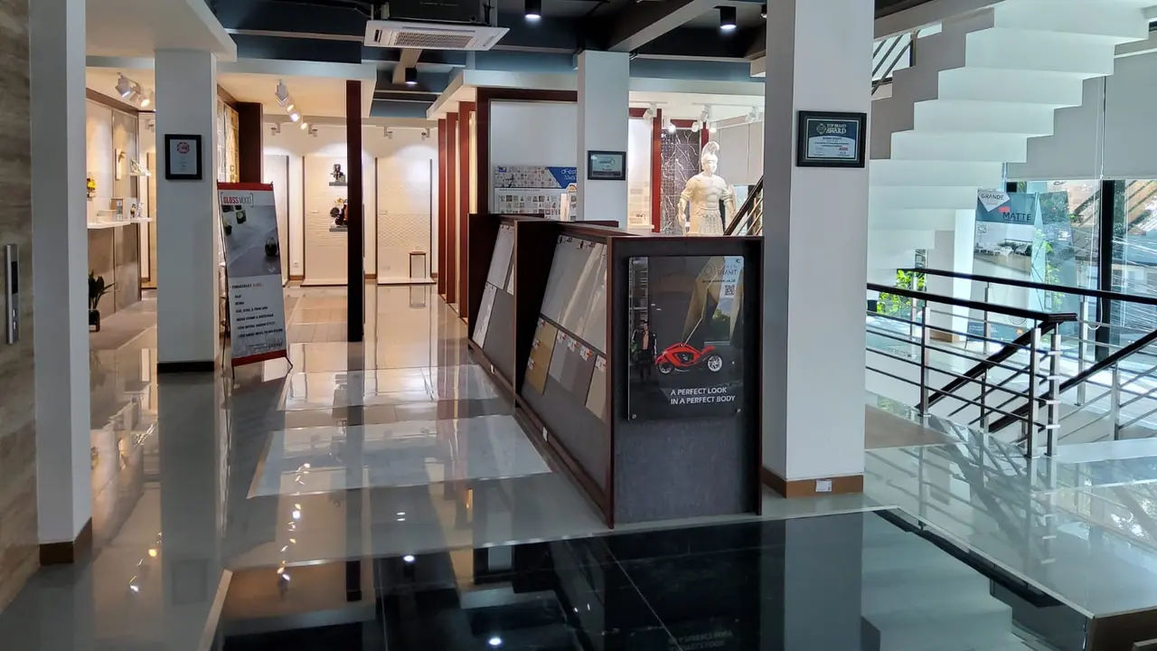 Produsen ubin granit dan keramik, Roman membuka showroom House of Roman di Bandung dan Serpong (Tangerang).