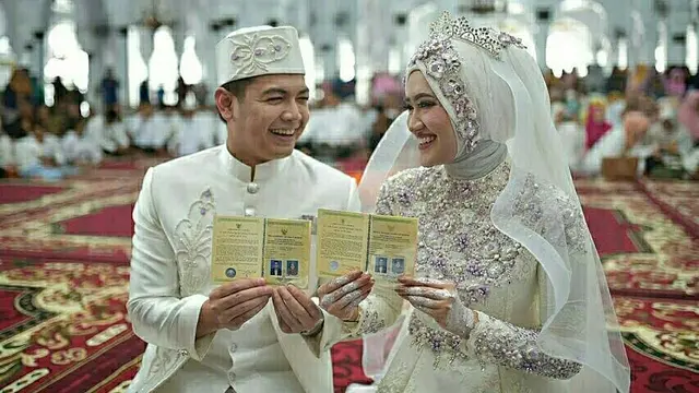 [Bintang] Istri Tommy Kurniawan