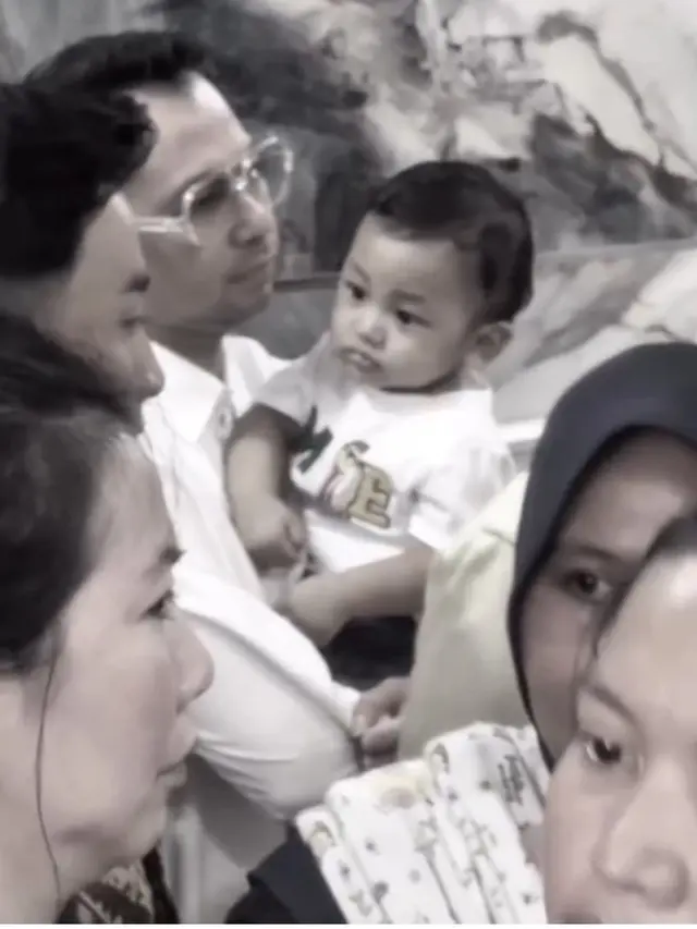 6 Momen Haru Raffi Ahmad dan Irfan Hakim Gendong Bayi Kembar Mpok Alpa di Rumah Duka