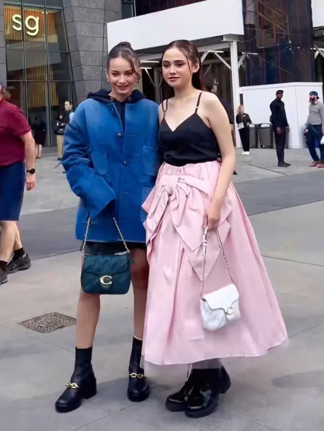 Enzy Storia dan Syifa Hadju saat Hadir di New York Fashion Week