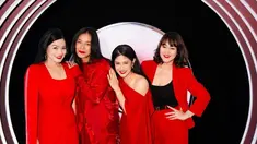 Sengaja mengenakan gaun merah, para pemain film AADC ini tampil seolah menolak tua. Lewat momen yang sama, Dian Sastrowardoyo juga merasa kembali berusia 18 tahun. (Liputan6.com/IG/@titi_kamall)