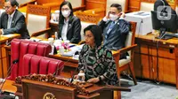 Menteri Keuangan Sri Mulyani menyampaikan laporan pemerintah terkait RUU APBN 2023 saat Rapat Paripurna DPR RI di kompleks Parlemen, Jakarta, Kamis (29/9/2022). Agenda rapat paripurna kali ini adalah pembicaraan tingkat II/pengambilan keputusan atas RUU tentang APBN tahun anggaran 2023. (Liputan6.com/Angga Yuniar)