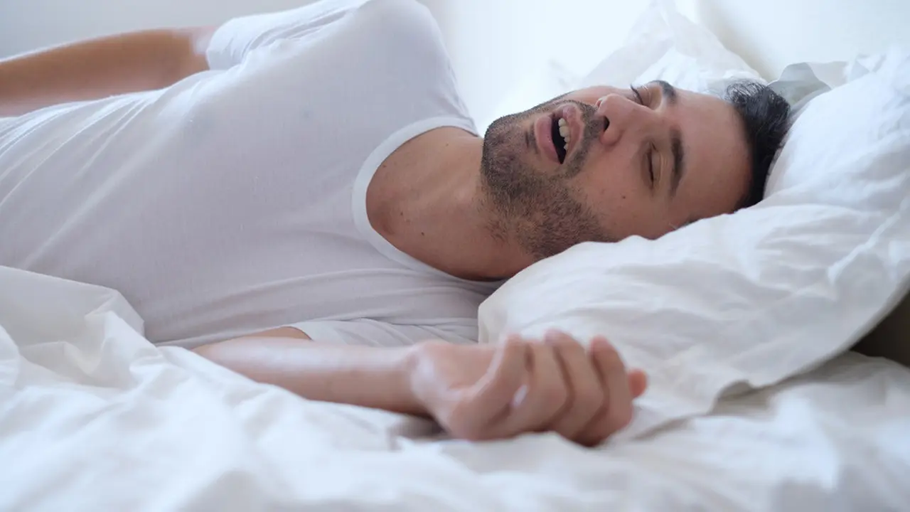 Waspada, Tidur Ngorok Bisa Turunkan Produktivitas Kerja (tommaso79/Shutterstock)