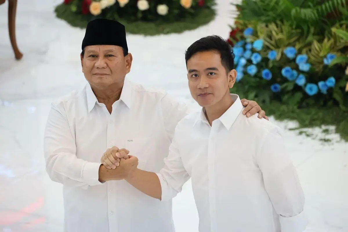 6 Gaya Serba Putih Prabowo Subianto dan Gibran Rakabuming Raka saat Resmi Ditetapkan sebagai Presiden-Wakil Presiden 2024-2029