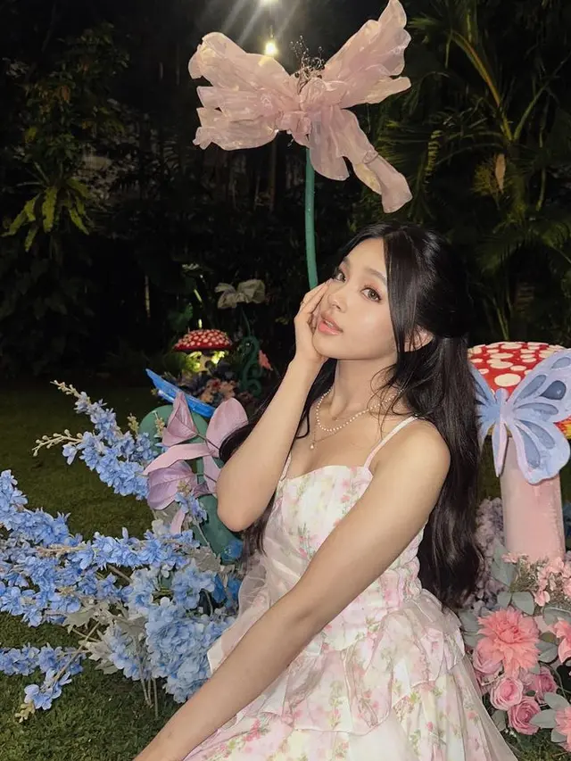 Potret Keseruan Ulang Tahun Garden Party Eca Aura. [@elsaajapasal]