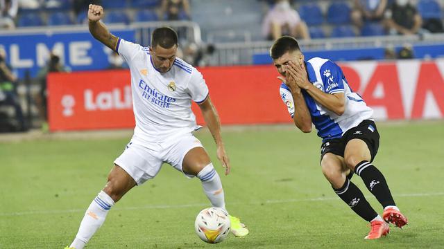 Foto: Karim Benzema Gemilang, Real Madrid Pesta Gol ke Gawang Deportivo Alaves